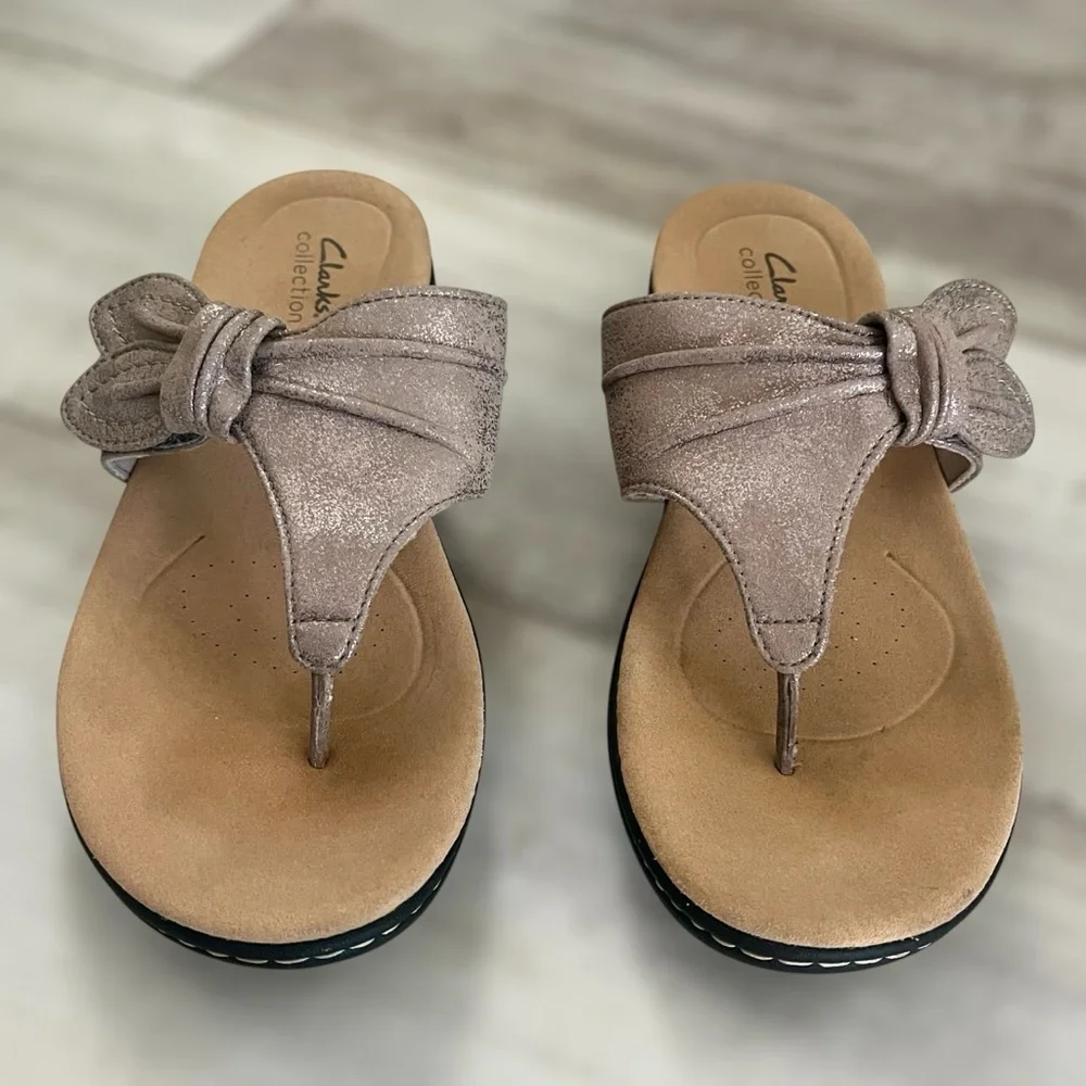 NWOB Wide Clarks Collection Laurieann Rae thong taupe metallic Size 8 W - Picture 8 of 10